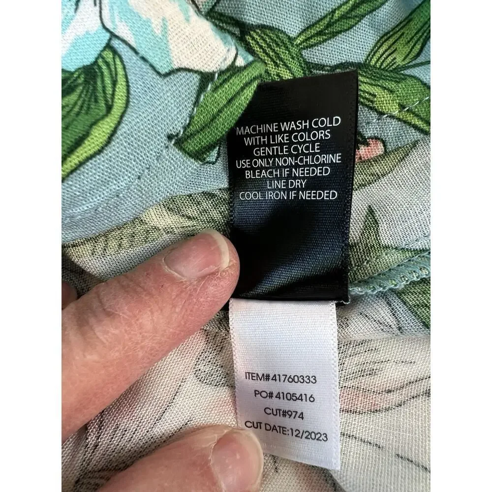 NWT Torrid Blue Floral Lightweight Shirt Size 2X Beach Cruise Vacation - Picture 8 of 8